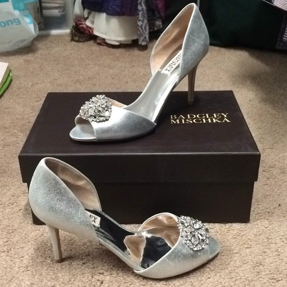 Badgley Mischka Dana Pump - Picture 2 of 2